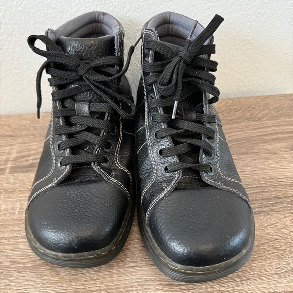 Dr. Martens Sirota Leather Chukka Boots, Size 8 - Picture 2 of 7